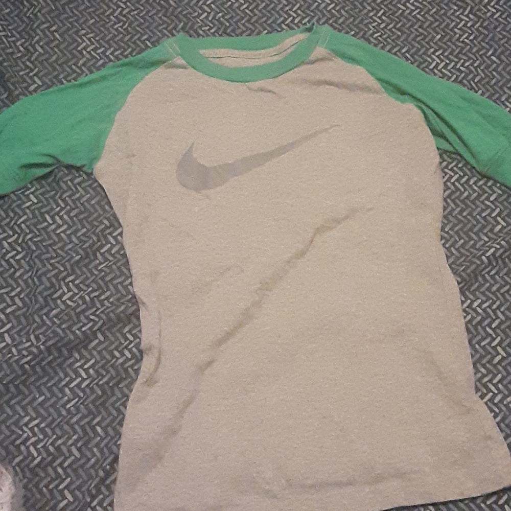 Vintage Nike shirt 🦋